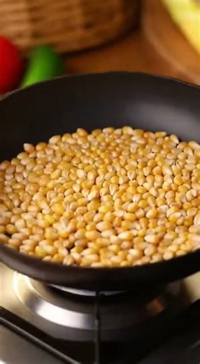 The correct way to open popcorn. You can avoid mess every time #popcorn #snacks #lifehacks