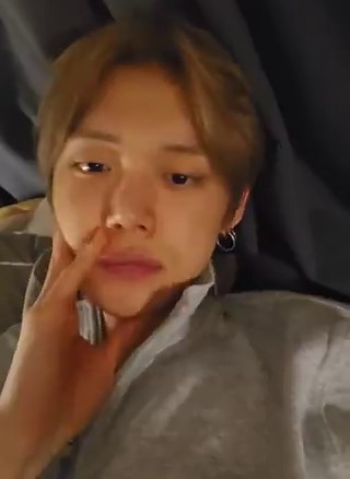 🫂 “ถ้าเจอเรื่องยากอะไรบอกพวกเรานะ” 🦊 พูดตามตรงช่วงนี้มันยากมากเลนครับ🦊 ผมมีช่วงเวลาที่ยากมากๆตั้งแต่หลัง ‘no labels: part 01’ จบ และตั้งแต่ช่วงงานประกาศรางวัลจนถึงตอนนี้…มันยากมากเลยตลอดช่วงนั้น และระหว่างนั้นผมก็เบิร์นเอ้าท์ +