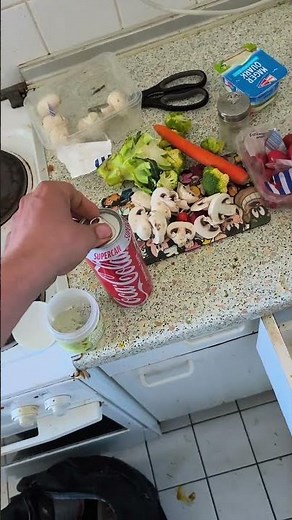 How to open a soda can the right way