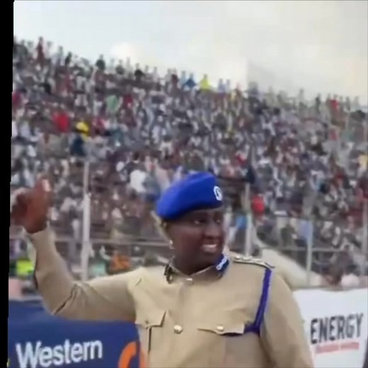 Macalin mahdi oo raxesnaya afka dhagax laga galiyay ilkihina Soo daadeen. | Maxamuud Carab