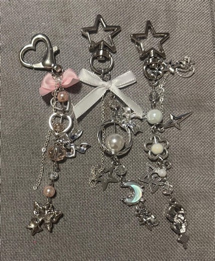 Bowtie Keychains [SILVER] - Etsy