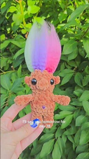 I love this free mini troll pattern by ‎⁨@wondercrochet⁩ , the quick make for day 17!