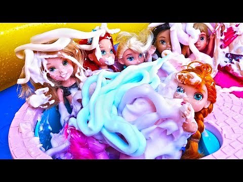 Elsa and Anna toddlers art contest and fun playing with foam in the pool