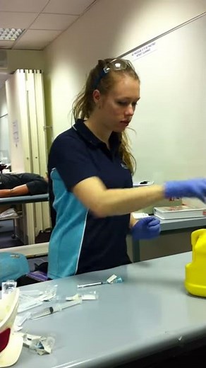 Drawing up adrenaline