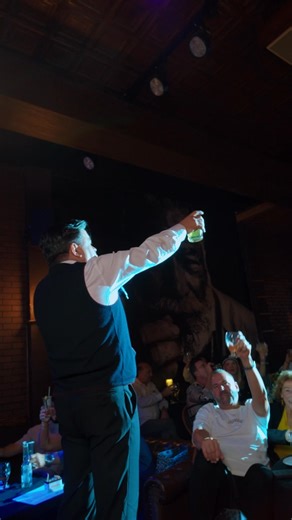 Está fiesta tiene lugar y hora en la calle 8 | Carlucho TV