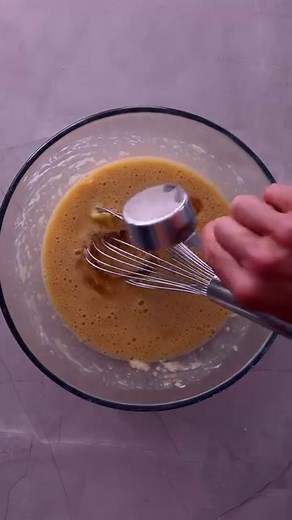 Banana Berry Protein Muffins Anyone?! 🤤👋💛 This recipe is THE perfect balance of Protein, Healthy Fats and Smart Carbs… This full Cook with Luke recipe and how I track my Macros with @myfitnesspal 3pm Sunday on 10 💪 #glutenfree #dairyfree #refinedsugarfree | Luke Hines