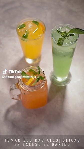 ¡Levanta tu copa con el Bodega Booze! 🥳 ¿Qué te provoca hoy? 🌿 Mojito Sakura 🌟 Cosmic Girl 🍹 Jungle Juice #BodegaBooze #Cócteles #LaBodegaDeLaTrattoria #Foodie #BrindisPerfecto #RaiseYourGlass #fyp #parati