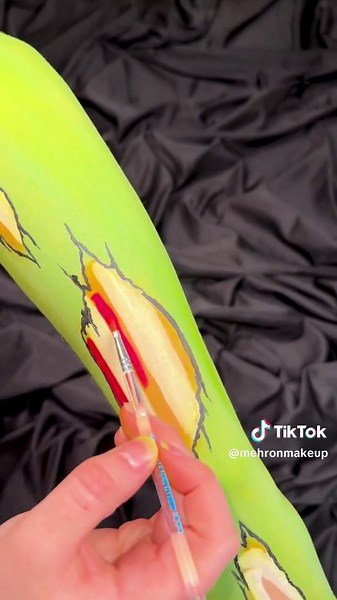 Bodypainting Makeup 101 Series with @_abagailwedlake_ Zombie 🧟 Products used: -Liquid Makeup -Paradise Makeup AQ 30 -Prisma Blendset -Stipple Sponge -Barrier Spray