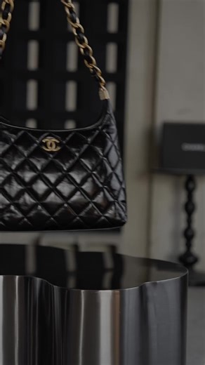 Exploring the Chanel 24A Hobo Luxury Bag
