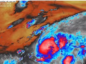 🔴 7/3 PM - GULF | BERYL | TEXAS UPDATE- 1.) Beryl is resilient and holding onto its strength despite a deteriorating eye, as the main center passes just south of the mountains of Jamaica. As a result, we’ve seen a gradual weakening trend, but not as much as expected. For this reason, this storm has continued to track on the northern periphery of the model tracks and spaghetti plots you’ve seen. 2.) As any hurricane expert will tell you, today, Beryl has made many attempts to re-establish a new 