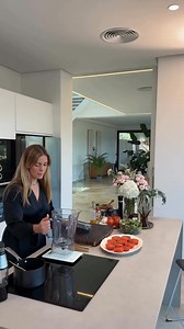 UNCONVENTIONAL SOLUTIONS — 🔑 The key to your success I never set limits for myself, especially when it comes to content. You can tell by my recipes! Tomato ice cream — unbelievably smooth, with a tangy-sweet flavor and a touch of basil spice 🌿 I highly recommend trying it right now! Thinking outside the box is a skill that needs to be trained constantly 🙌🏻 | La cocina de Velcheva