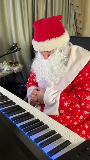 Three white horses on the piano 😉