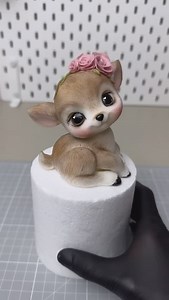 🇬🇧🇺🇸✨ Create a super cute cake topper with @cukrowe_cuda using Saracino Pasta Model! 🎂💖 Cukrowe Cuda shows you how to sculpt a gorgeous deer topper that’s perfect for any cake! Saracino Pasta Model is the ideal paste for fine details, while Cukrowe Cuda adds those beautiful finishing touches that make your topper truly magical! 🌟🎨 👉 Don’t forget to save for later so you can bring this elegant deer topper to life for your next cake! 🍰💕 ✨🇮🇹✨ 🦌✨ arriva un meraviglioso cervo in zuccher