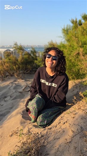 Clases Online de Yoga Integral | Flora Flow on Instagram: "🌊 YOGA AL ATARDECER EN LA PLAYA 🧘‍♀️ Clase de yoga frente al mar 📅 Viernes 16/1 🕕 18 hs 📍 Nyra Beach Club – RP11 km 4150 No necesitás experiencia previa. ✨ Cupos limitados 💬 Reservas por mensaje directo. . . #mardelplata #yoga #playa #verano2026 #argentina"