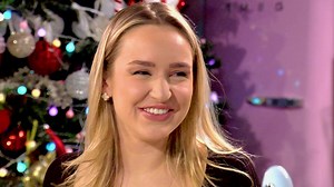 Ne propustite novu emisiju “Od tanjira do srca” u 16:00h samo na OBN TV! 🍽️💖 Danas, u posebnom božićnom specijalu emisije, Elva kuha zajedno s gošćom Berinom. 👩‍🍳✨ Kuhinja je mjesto gdje sva čarolija počinje, a sa svakim novim receptom dolaze i tajne koje čine jela nezaboravnima – slažete li se? 😊 Zajedno pripremaju neodoljivu tortu koja će vaš dom napuniti mirisima koji mame osmijeh na lice! 🍰💕 Budite s nama i otkrijte koji su to sve sastojci potrebni da i vi kod kuće stvorite ovu slasti