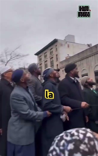 Newark City Hall just RAISED the Islamic flag while a crowd of Muslims chant: Allahu Akbar #usa