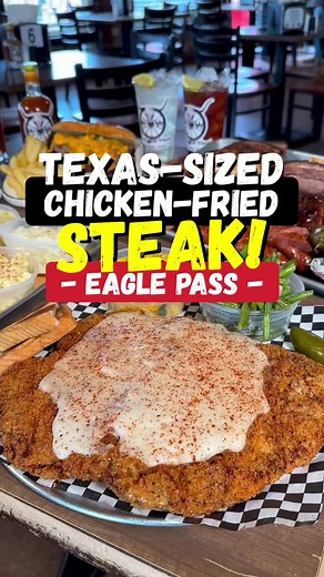 🎉 Texas-Sized Chicken-Fried Steak in Eagle Pass! 🤯.🏠: The Wagon Wheel Pictured: This giant chicken-fried steak weighs more than 1.5lbs and is coated in seasoned panko breading for the ultimate crunch! The meat is seasoned and tenderized before being breaded and is served with your choice of sides and as much gravy as you can handle! The award-winning bbq is FANTASTIC - the brisket is top-tier and rivals some of the best spots I’ve visited in the state. This family-owned business has been serv