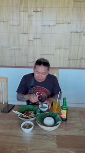 Yg suka koliner lawar kuwir bebek bisa datang di gianyar utara lampu merah bitre lagi 1 kilo aluh san🤣 Lawar Di Uma seporsi rp 25 ribu @sorotan | Murdana Yakuza