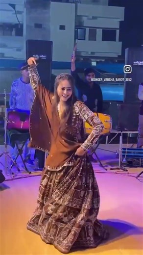 DJ PARTY 💃 #shortfeed #gujaratisong #varshaofficial