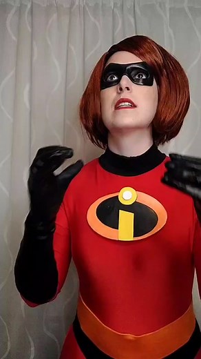 Elasti-Yeet: Mrs. Incredible Cosplay Fun