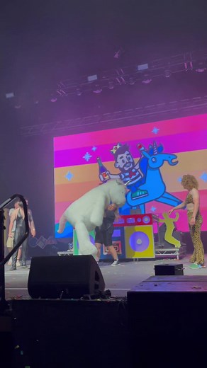 XL Bongos Bingo Shows with Giant Unicorn Giveaway