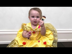 Mania dan temannya memakai gaun putri yang sama untuk pesta | Five Kids