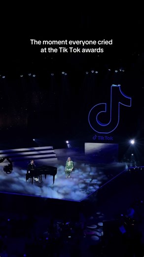 Thank you @Jude York for this beautiful performance with your mum 💖 the most deserved standing ovation #tiktokawards @TikTok Australia #tiktokawardsaunz