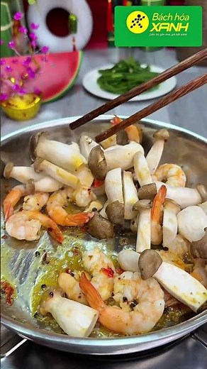 Cách làm TÔM XÀO NẤM ĐÙI GÀ, NGỒNG HÀNH ngon và đơn giản, ai ăn cũng thích