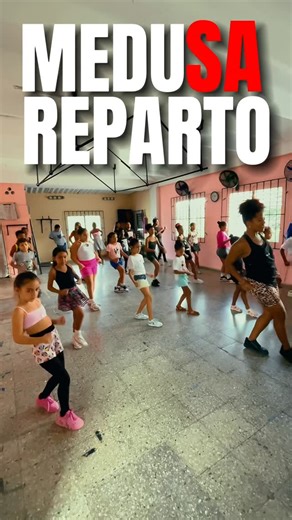 Es_Sarita|ProfesoraZumba|Bailarina💃🏾 on Instagram: "APÚRATE 😎… No pierdas la oportunidad de apuntar a tus hijos en las clases de bailes urbanos… se agotan las matrículas 😬… ESTAMOS EN ALAMAR ZONA 15 EL PROGRESO 🥳… #viral #reels #explore #viralvideos #trending"