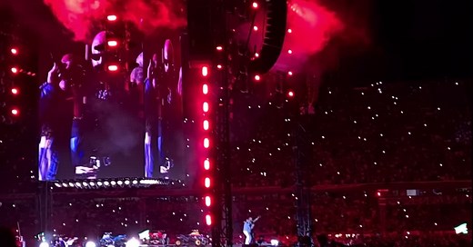 Live Concert Experience: Engaging Performance Highlights