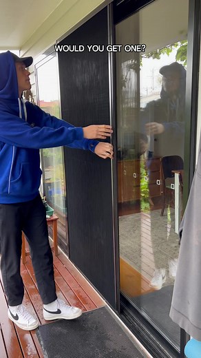 Wait to see the end result! Magnum Pleated Single retractable screen—perfect for single, sliding, bifold, and stacker doors. Easily mounted on most door frames, it glides smoothly on its low-profile, 7.5mm-high track, reducing trip hazards. Recommended for sizes up to 3000mm in height and 4500mm in width (maximum 10m2). Larger sizes? No problem—opt for Double screens. Choose from six standard colors or customize to match your scheme. Also available with a slim 22mm profile track for sleek fittin