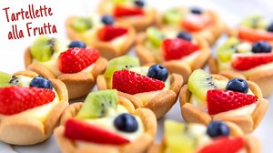 TARTELLETTE ALLA FRUTTA, ricetta facile per realizzare dei cestini di frolla con crema e frutta! 🙂 SCOPRI LA RICETTA▶︎ https://www.fattoincasadabenedetta.it/ricetta/tartellette-alla-frutta | Fatto in casa da Benedetta