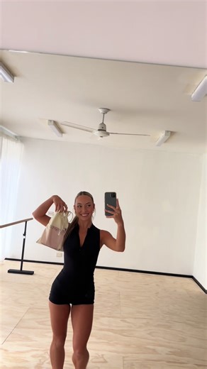 Two words...stability and skill 👌 @Kate Ayres wears the Kity Unitard & Pivot 360 Tech Fit #turn #acro #jete #dancer #professional #energetiks