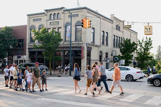 10 Small Towns Across the U.S. That You Don’t Need a Car to Visit