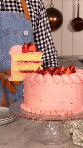 Strawberry Lemonade Cake!