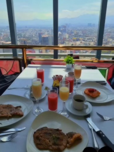 Descubre Bellini: El Restaurante Giratorio en CDMX