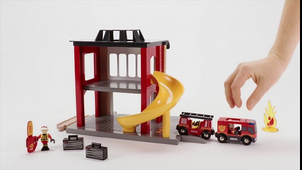 BRIO 33833 World Central Fire Station - Interactive Toy Set with Fire Truck and Accessories | Light and Sound Features | Compatibility with All BRIO Railway Toys | Safety Tested | for Kids Ages 3+