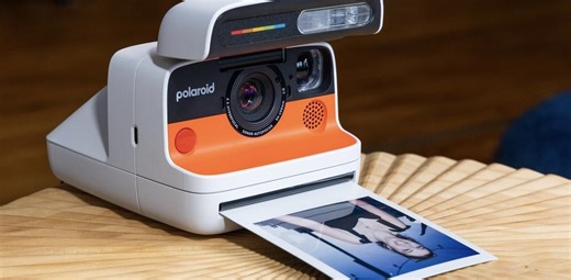 4レンズ搭載だから焦点距離広め。新型ポラロイドで遊び倒そう