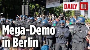59K views · 179 reactions | Ob die Mega-Demo am Samstag in Berlin stattfindet, wird sich final noch heute Nacht entscheiden. In jedem Fall wird die Polizei morgen mit circa 3000 Beamten die Stadt sichern. | Bild | Facebook