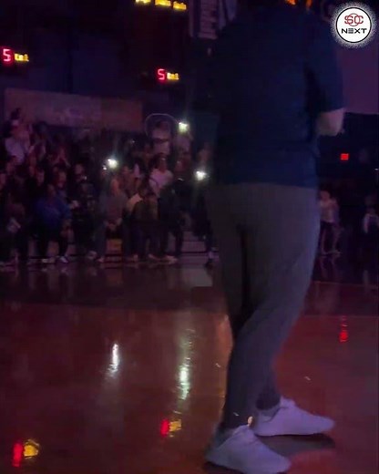 Quincy HS (IL) has one of the best traditions in America 😧🏀