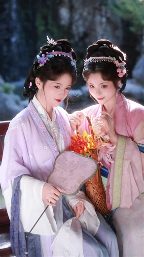 Exploring Hanfu: The Beauty of Chinese Traditional Wear