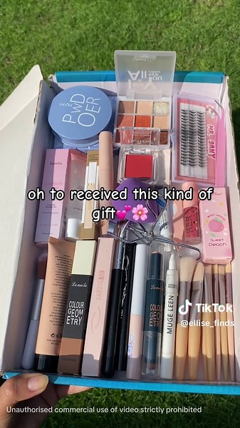 27-Piece Affordable Makeup Set for Beauty Enthusiasts