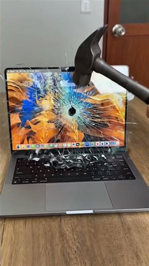 Phá Hủy Macbook Pro
