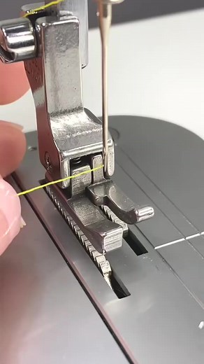 43_✨Automatic threader✨ Link in Bio #sewingtiktok #diyer #costura #sewinghacks #hacks #lifehacks #costurafacil #howtosew | Sewing Tricks69