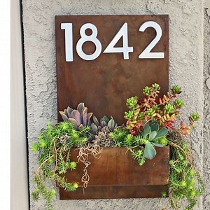 [Hot Item] Single Rust Vertical Metal Wall Planter