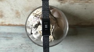 Fitbit Charge 4 Adds 'Smart Wake' Alarm, Dynamic GPS