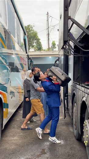 7.7K views | Luxury bus with service like an airplane #luxurybus #Fantravel #transportation #coachlife #TravelExperience | Bus Terminal | Facebook