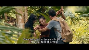 3.7M views · 77K reactions | A giant snake invades the film crew's base to retrieve its eggs, and the director is so impressed by the snake that he can't move! 巨蛇为了拿回蛇蛋入侵剧组基地，导演看见巨蛇走不动道！ #巨蜥 #VaranusPriscus #优酷电影 #youkumovie | Youku Movie | Facebook