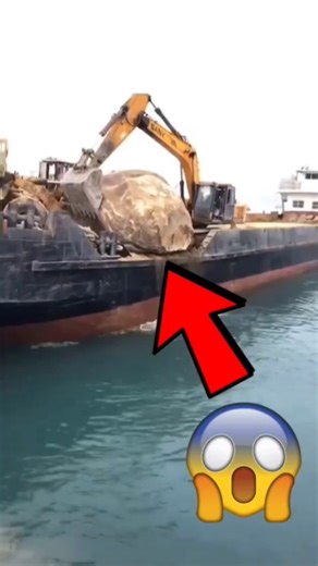 Amazing Machines: Powerful Excavator at Work | Heavy Construction Equipment. #viral #excavator