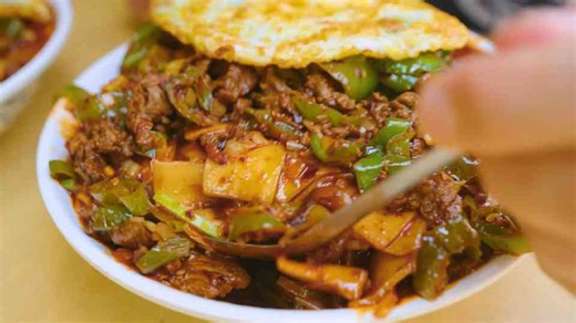 These street noodles push flavor to the limit